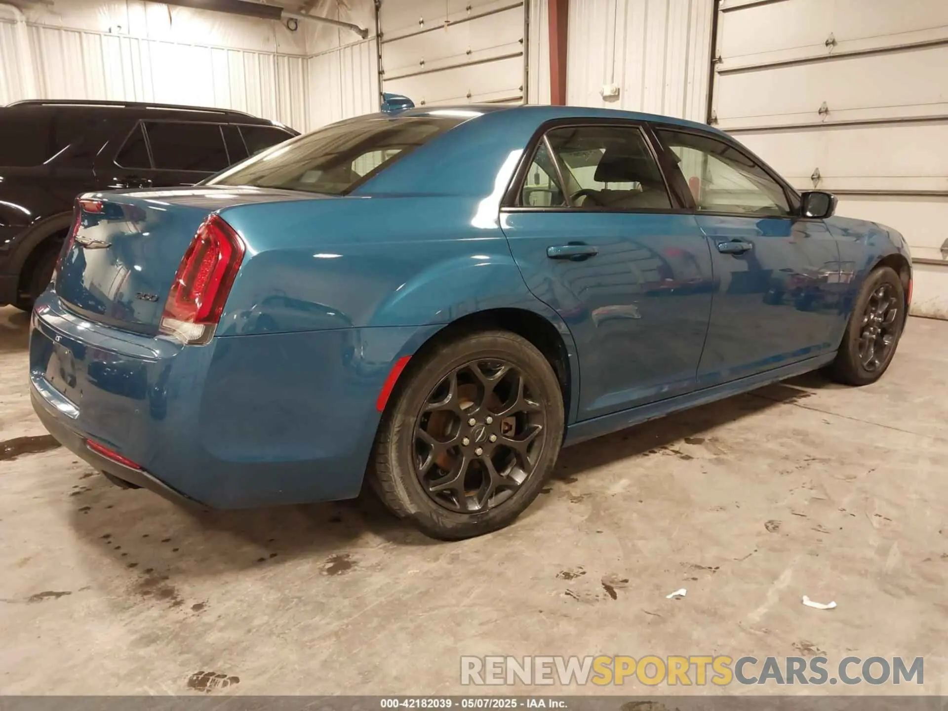 4 Photograph of a damaged car 2C3CCASG5NH241600 CHRYSLER 300 2022