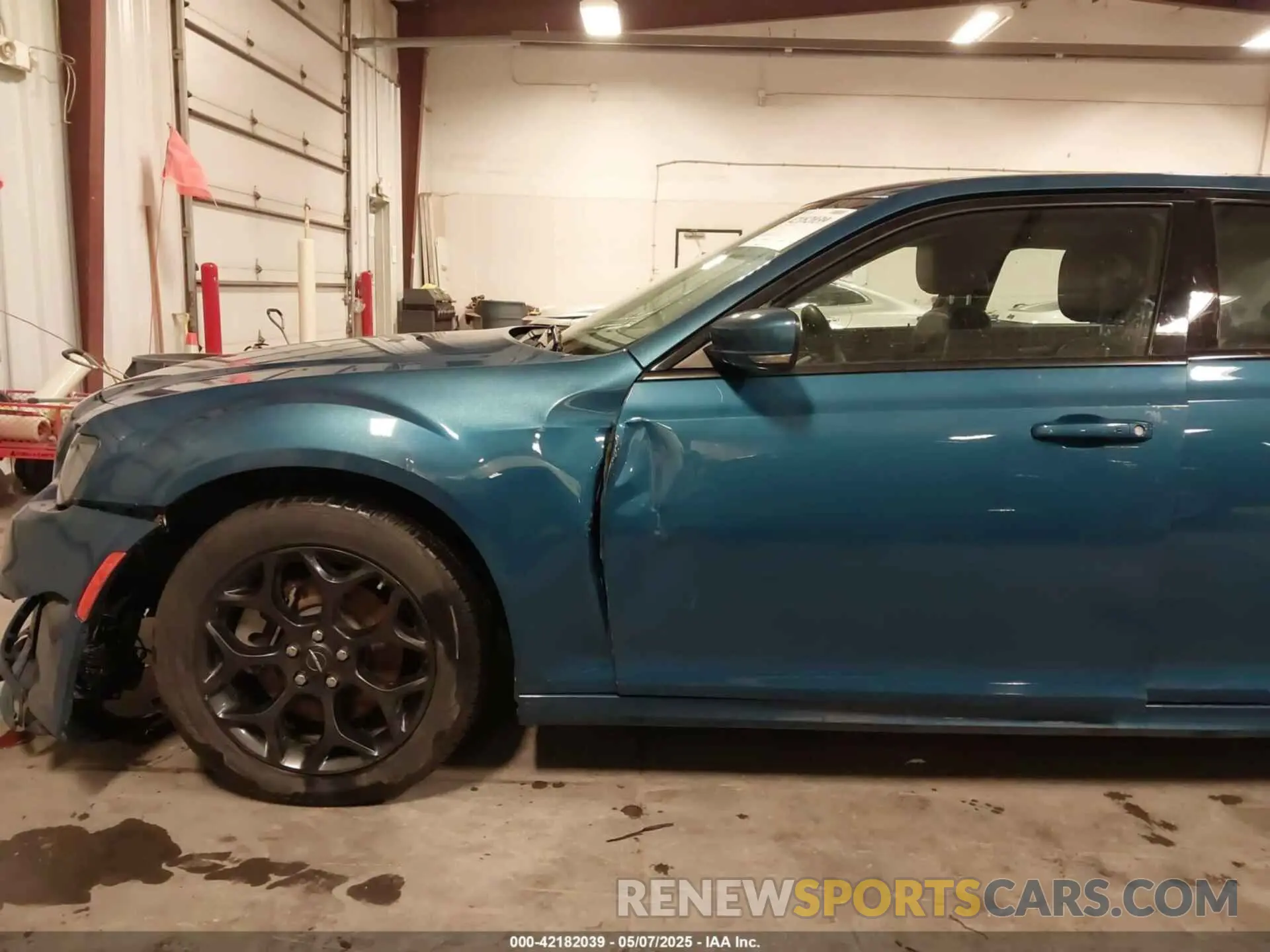 6 Photograph of a damaged car 2C3CCASG5NH241600 CHRYSLER 300 2022