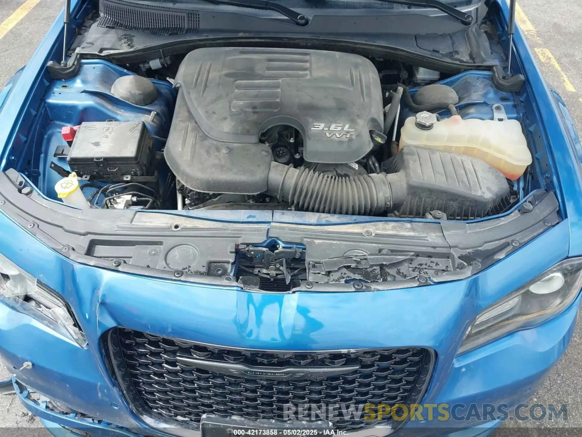 10 Photograph of a damaged car 2C3CCASG7NH134595 CHRYSLER 300 2022