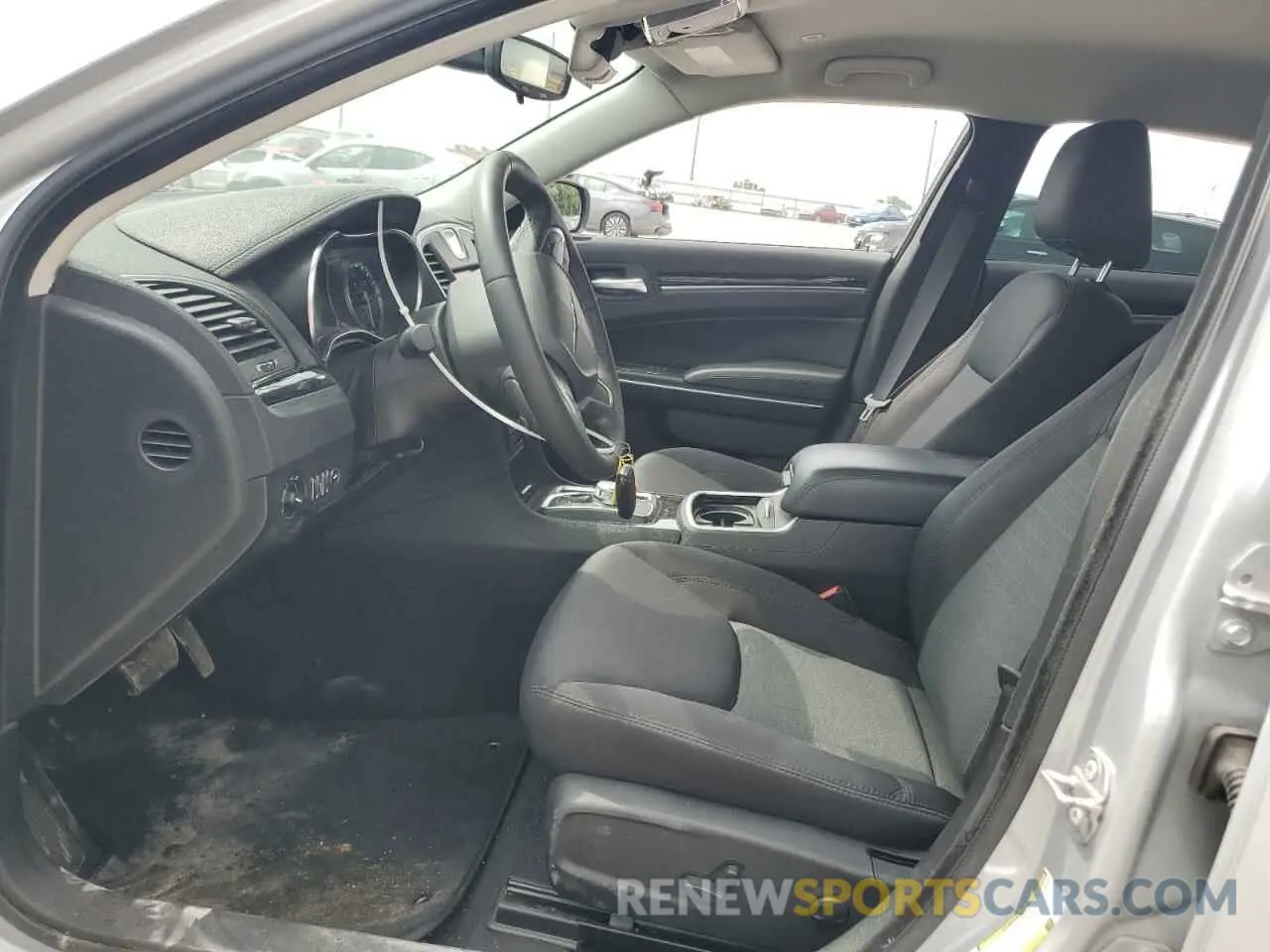 7 Photograph of a damaged car 2C3CCAAG1PH548914 CHRYSLER 300 2023