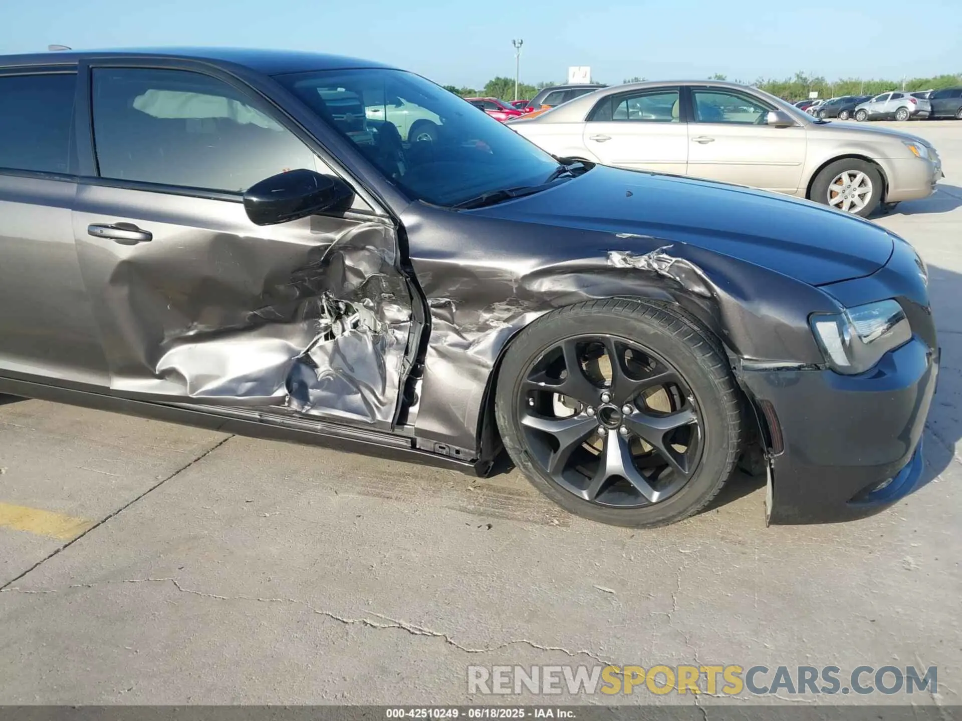 6 Photograph of a damaged car 2C3CCAAG2PH565558 CHRYSLER 300 2023