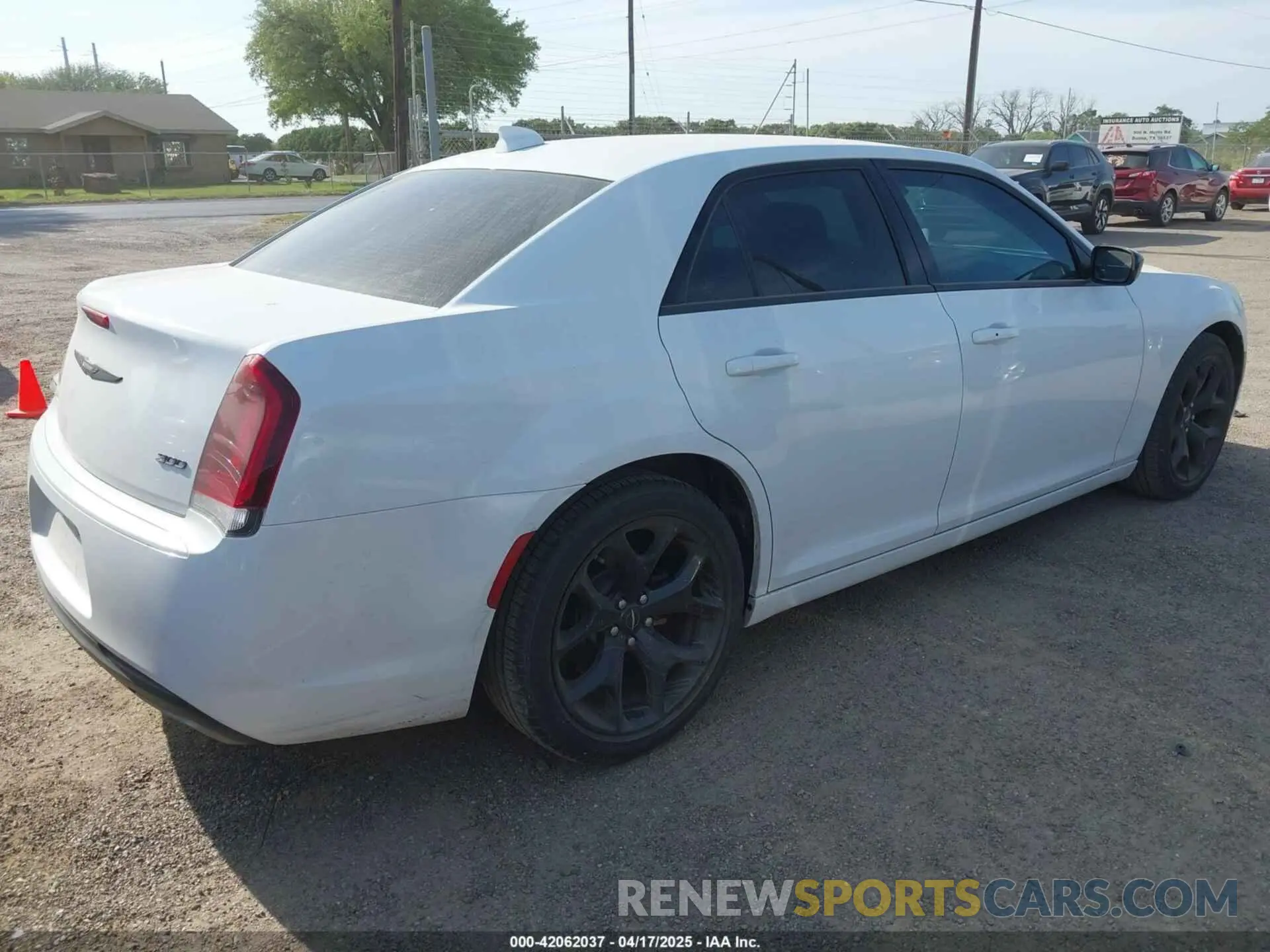 4 Photograph of a damaged car 2C3CCAAG4PH520122 CHRYSLER 300 2023