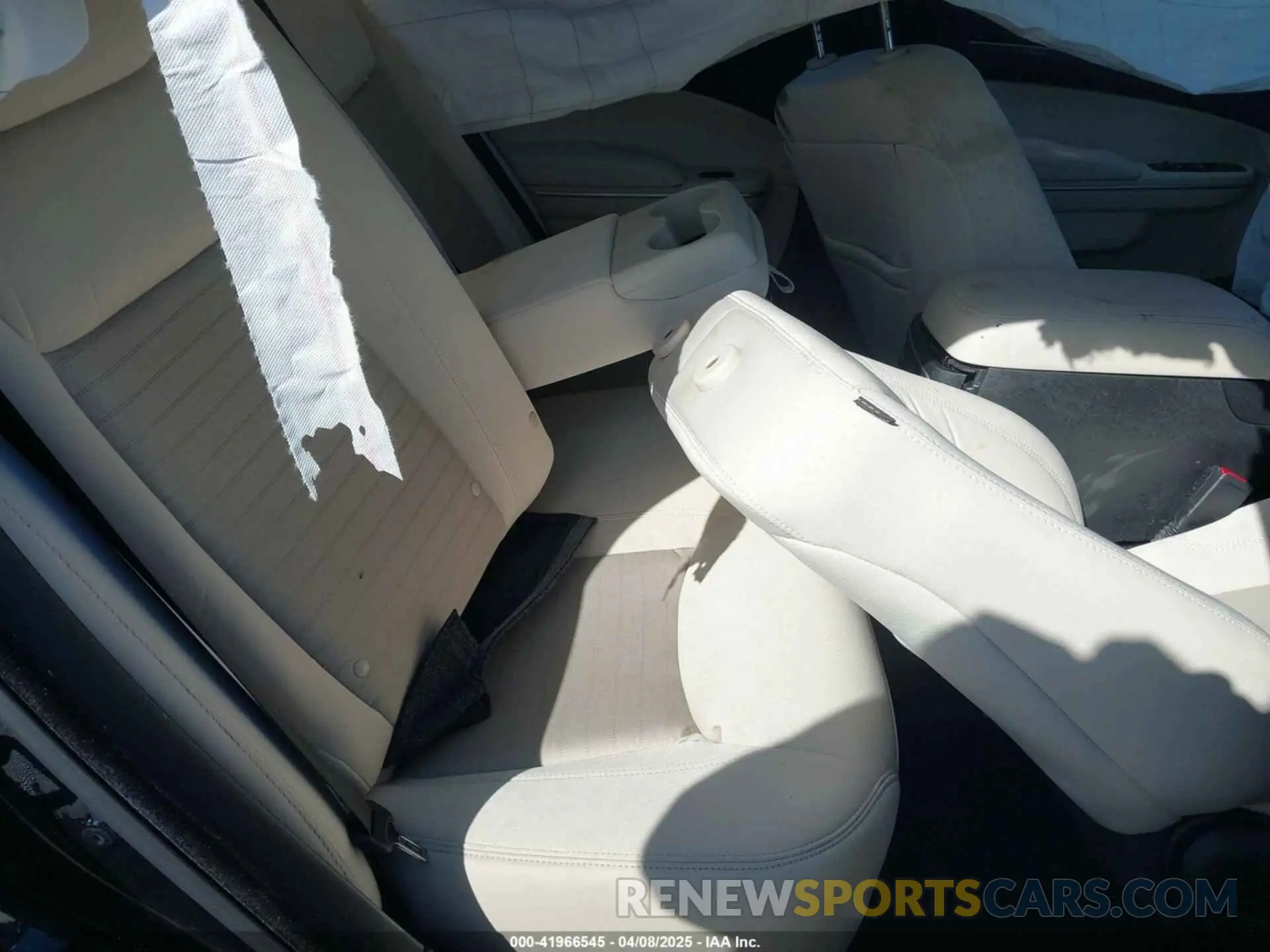 8 Photograph of a damaged car 2C3CCAAG4PH706419 CHRYSLER 300 2023