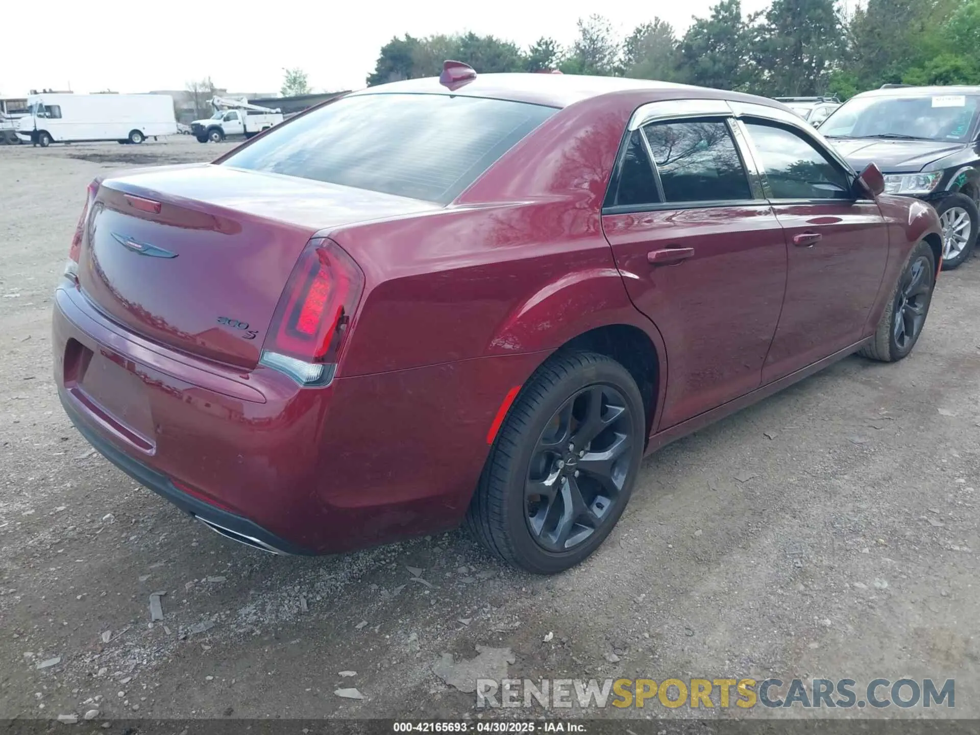 4 Photograph of a damaged car 2C3CCABG0PH538258 CHRYSLER 300 2023