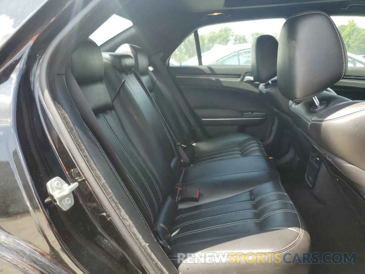 10 Photograph of a damaged car 2C3CCABG1PH637185 CHRYSLER 300 2023