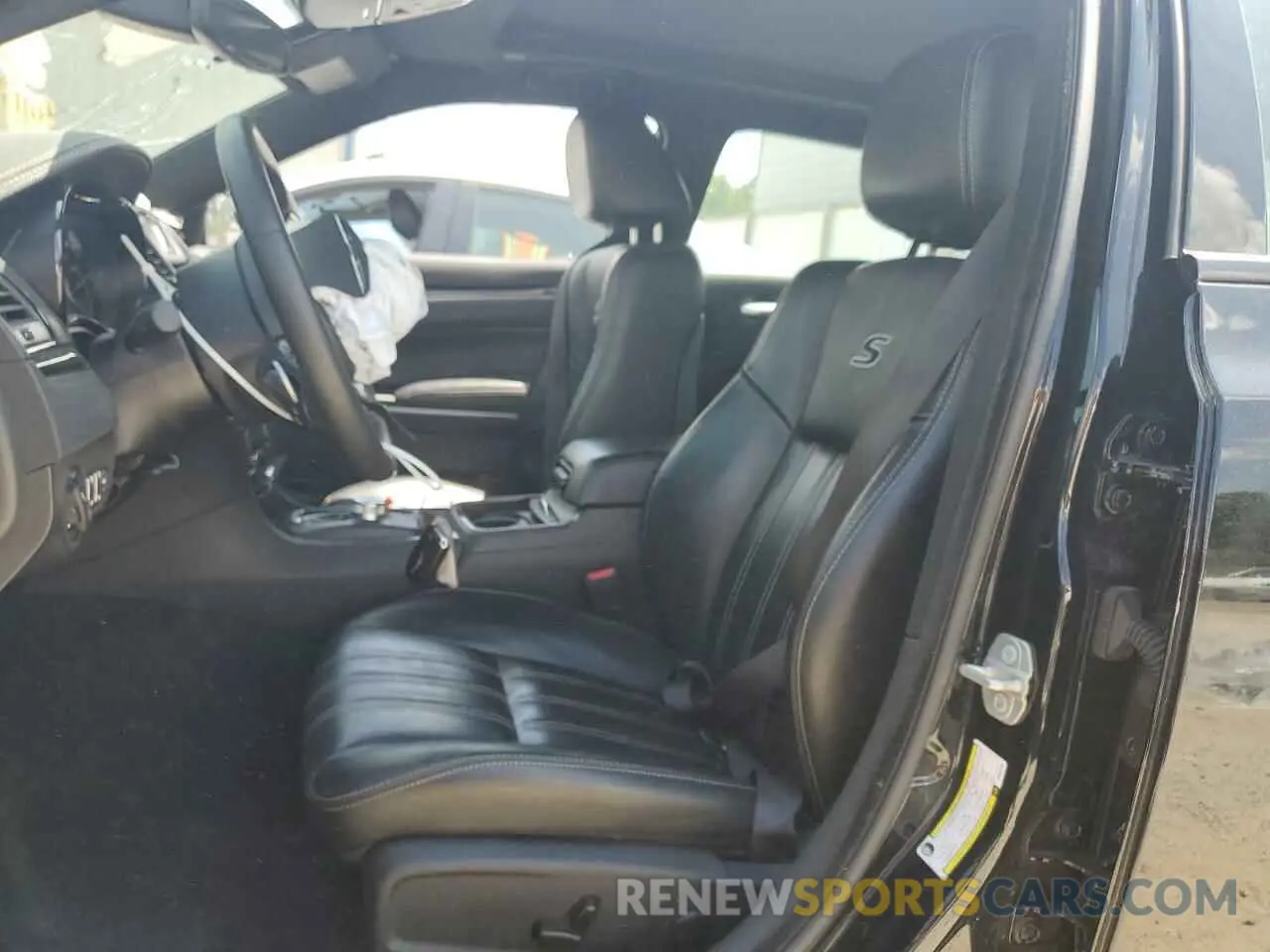 7 Photograph of a damaged car 2C3CCABG1PH637185 CHRYSLER 300 2023