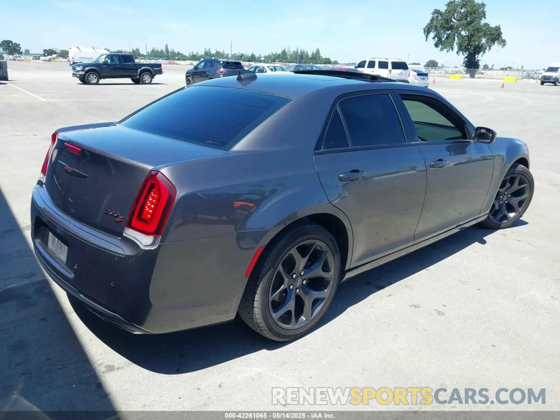 4 Photograph of a damaged car 2C3CCABG3PH537539 CHRYSLER 300 2023
