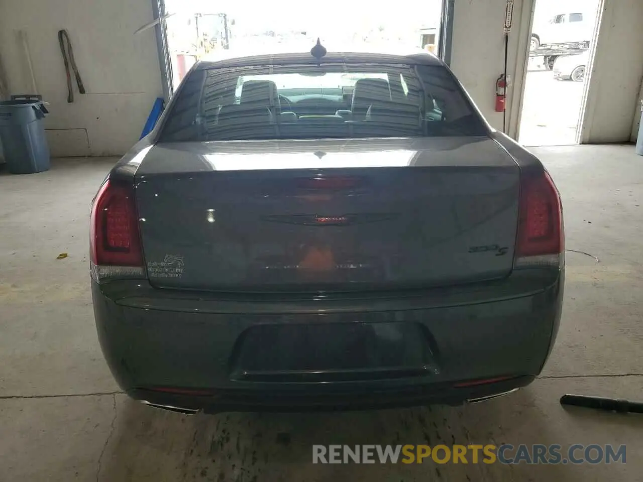 6 Photograph of a damaged car 2C3CCABG5PH569618 CHRYSLER 300 2023