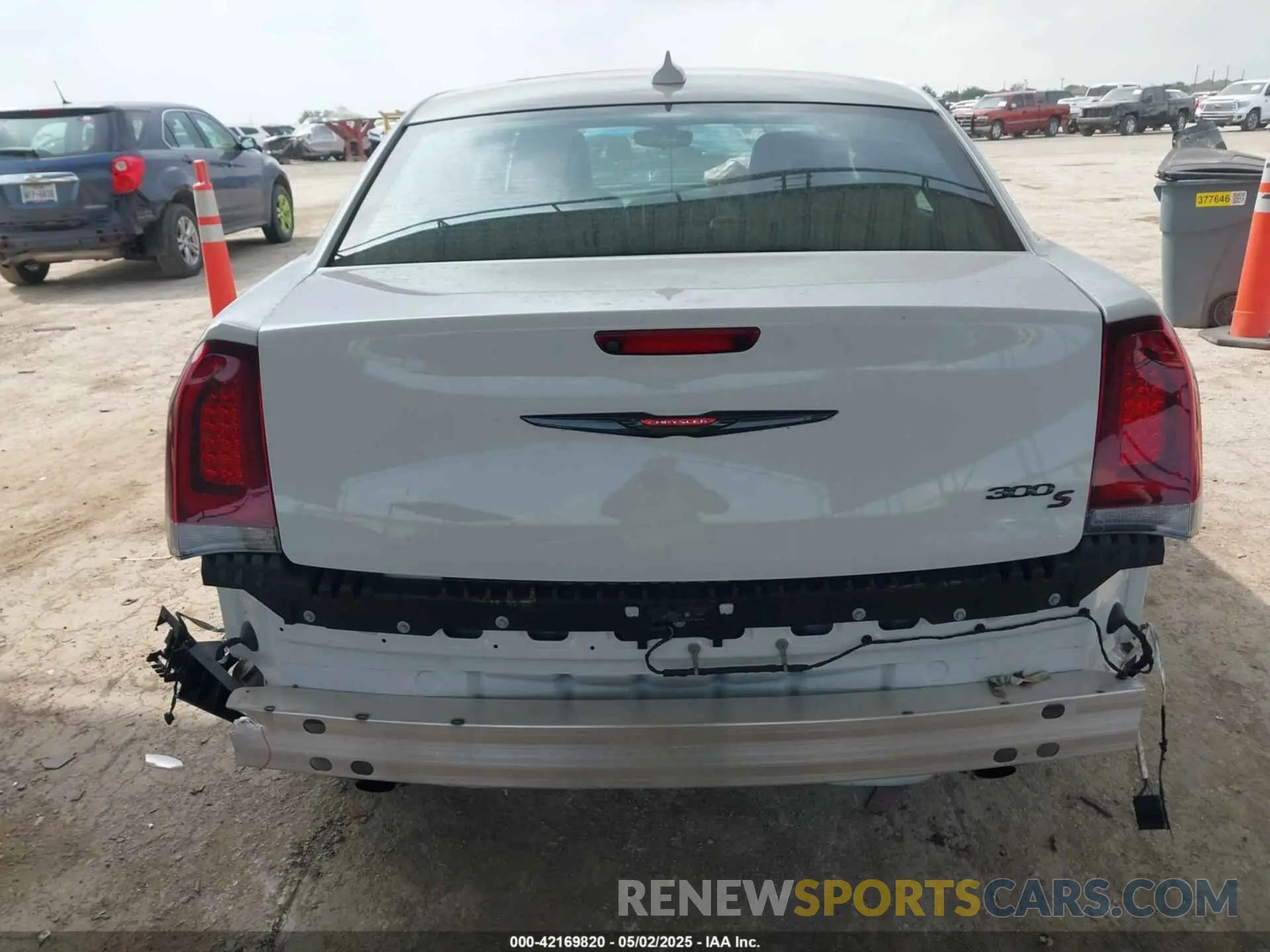 17 Photograph of a damaged car 2C3CCABG7PH637028 CHRYSLER 300 2023