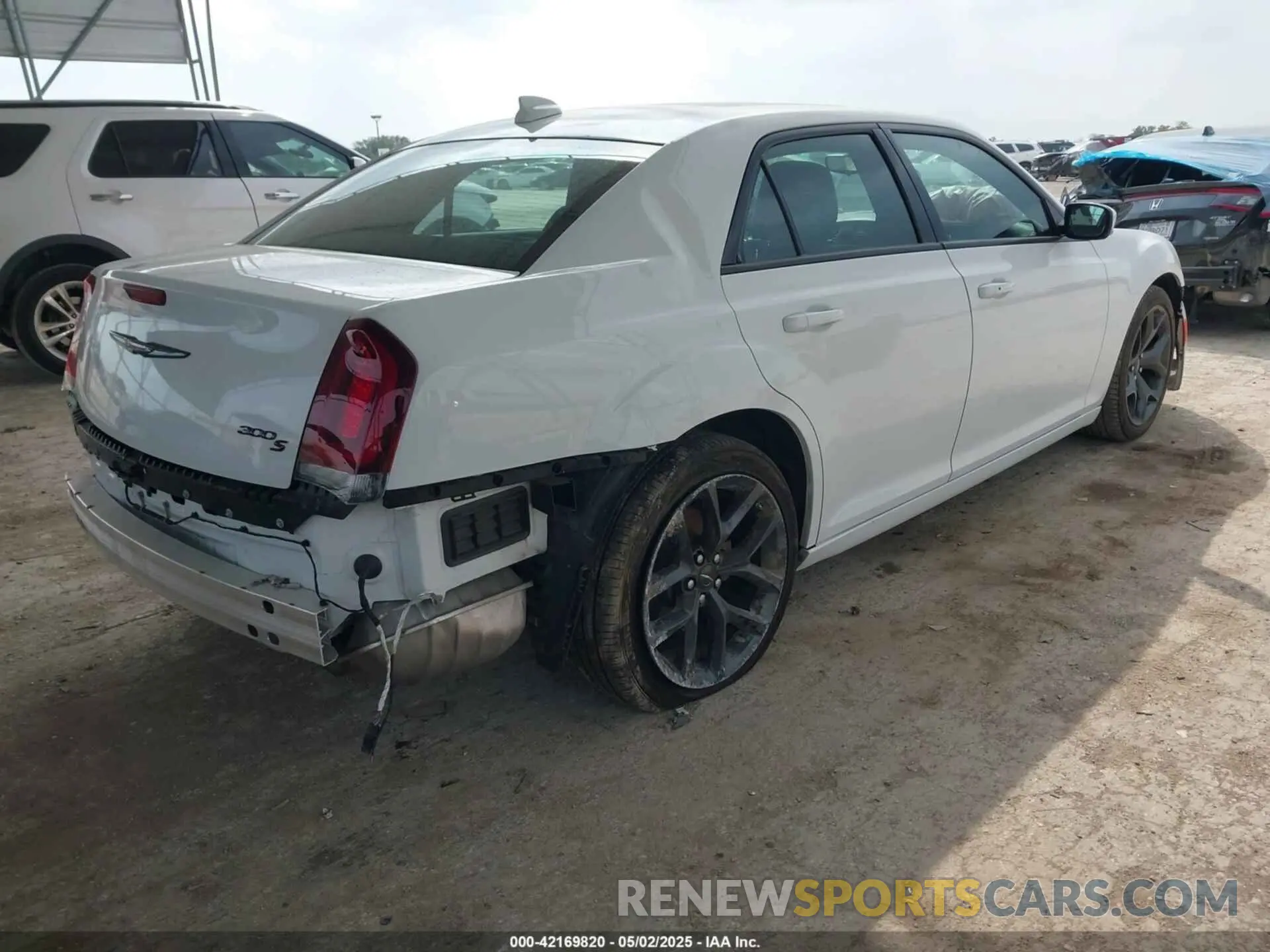 4 Photograph of a damaged car 2C3CCABG7PH637028 CHRYSLER 300 2023