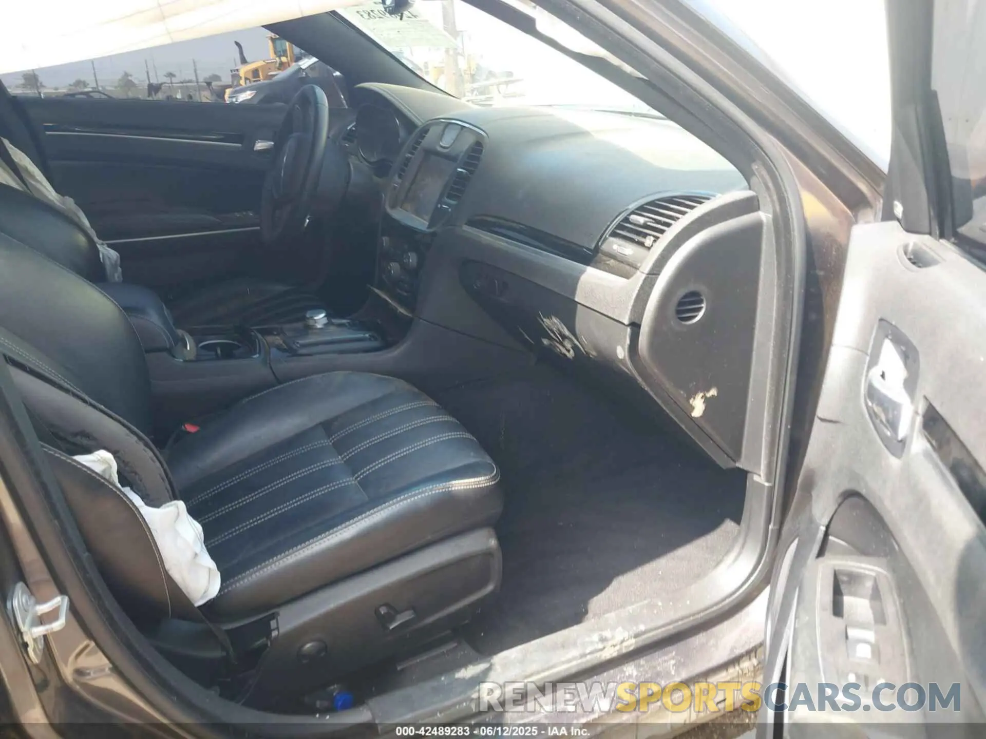 5 Photograph of a damaged car 2C3CCABG8PH573128 CHRYSLER 300 2023