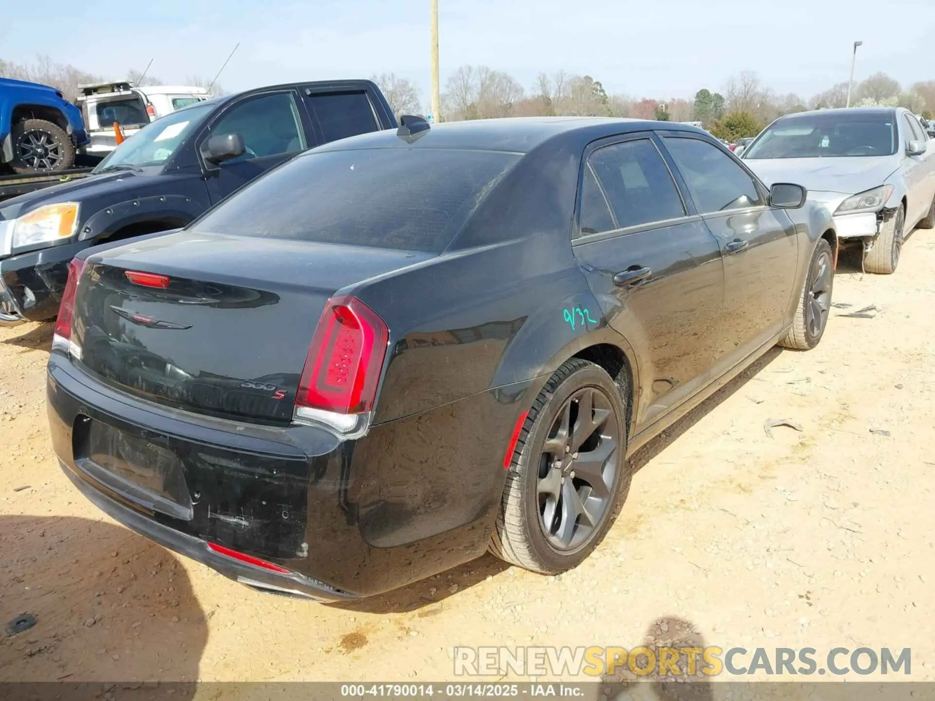 4 Photograph of a damaged car 2C3CCABGXPH676695 CHRYSLER 300 2023