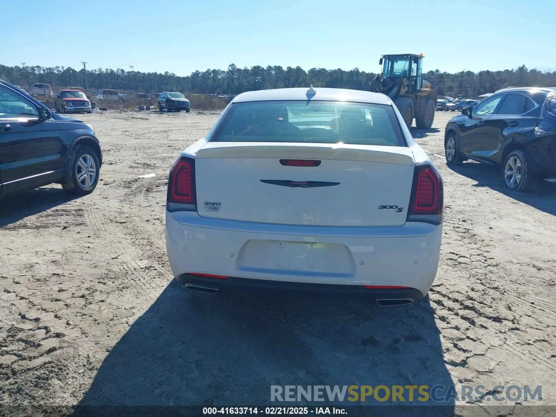 17 Photograph of a damaged car 2C3CCABTXPH636940 CHRYSLER 300 2023
