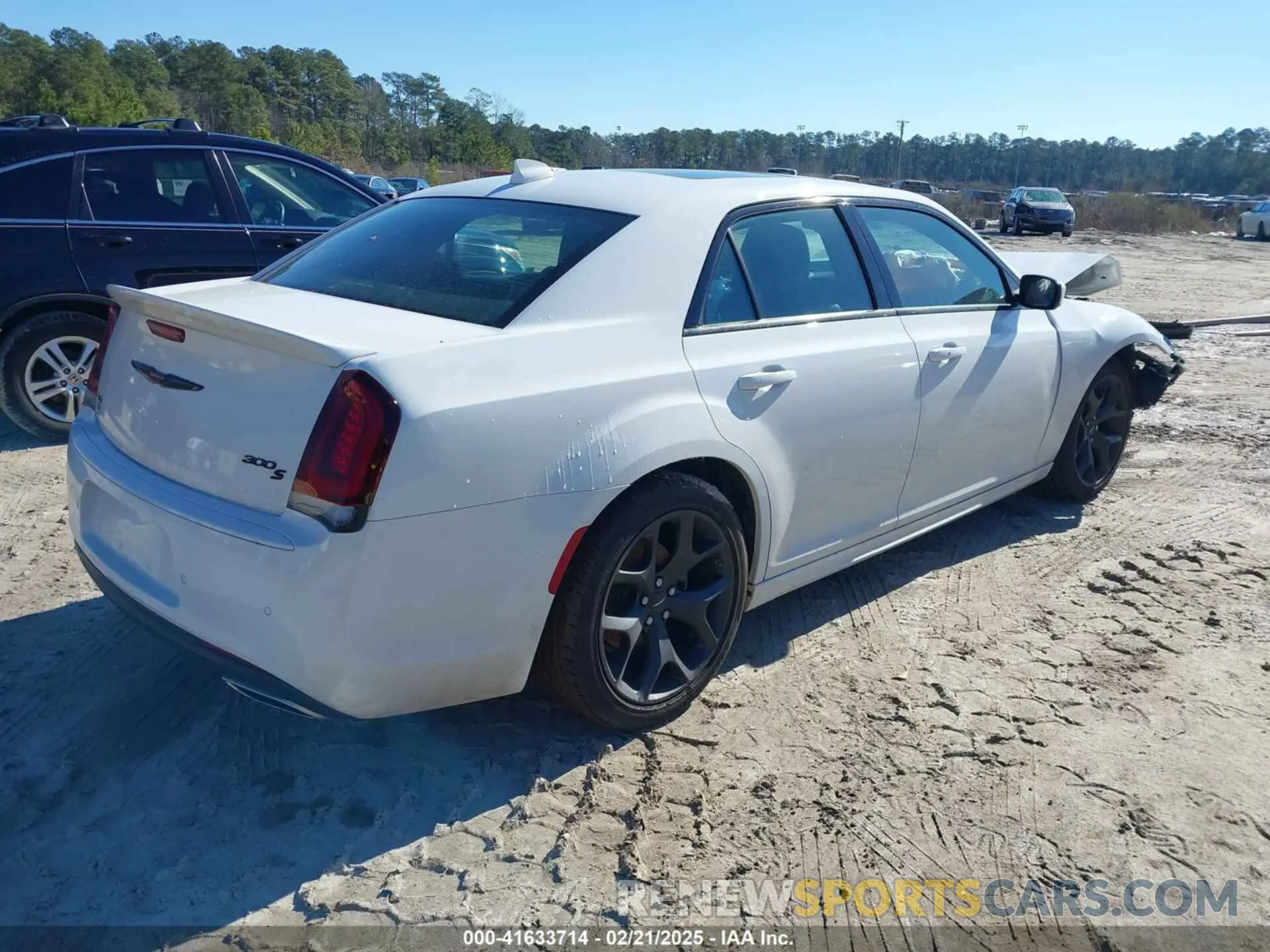 4 Photograph of a damaged car 2C3CCABTXPH636940 CHRYSLER 300 2023