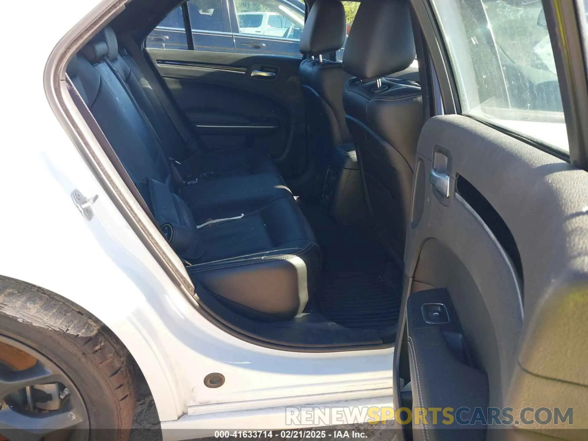 8 Photograph of a damaged car 2C3CCABTXPH636940 CHRYSLER 300 2023