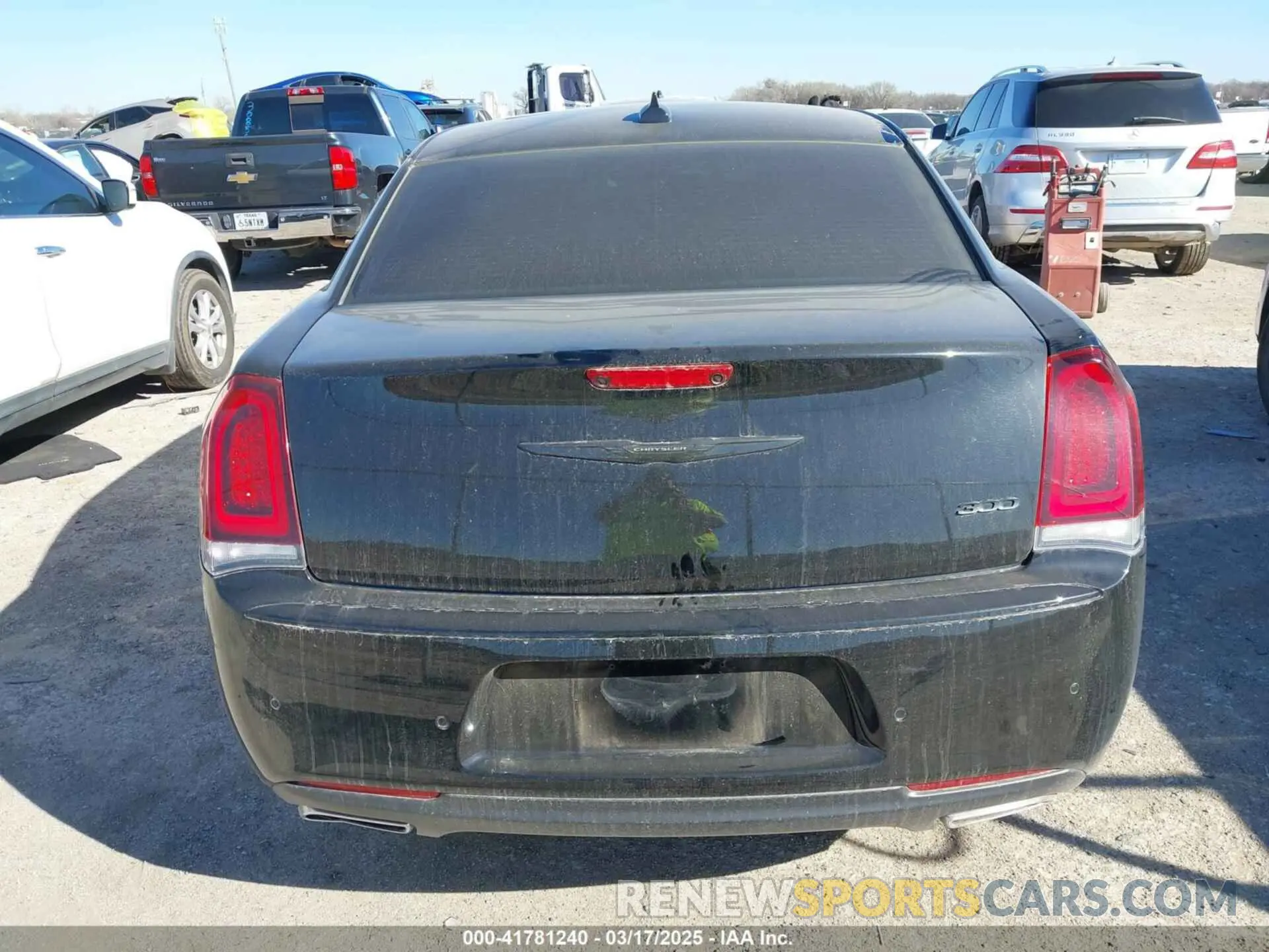 16 Photograph of a damaged car 2C3CCADG1PH624580 CHRYSLER 300 2023
