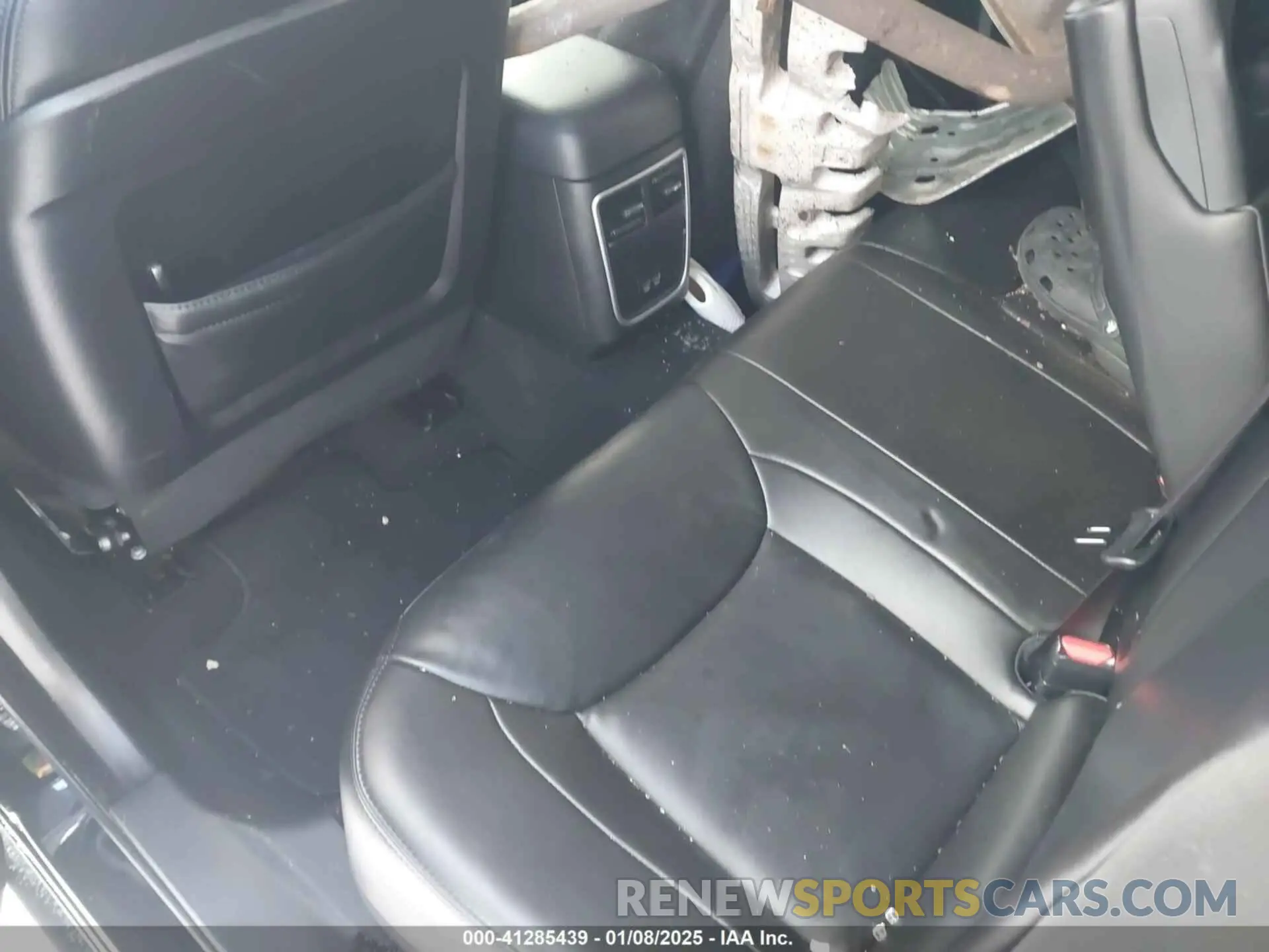 8 Photograph of a damaged car 2C3CCADG6PH613901 CHRYSLER 300 2023