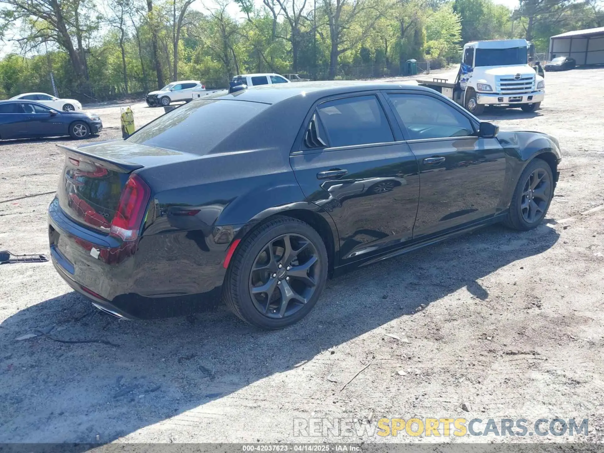 4 Photograph of a damaged car 2C3CCADG7PH514231 CHRYSLER 300 2023