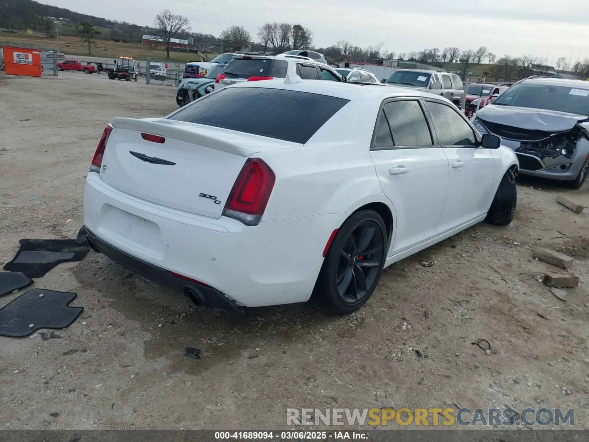 4 Photograph of a damaged car 2C3CCAPJXPH542385 CHRYSLER 300 2023