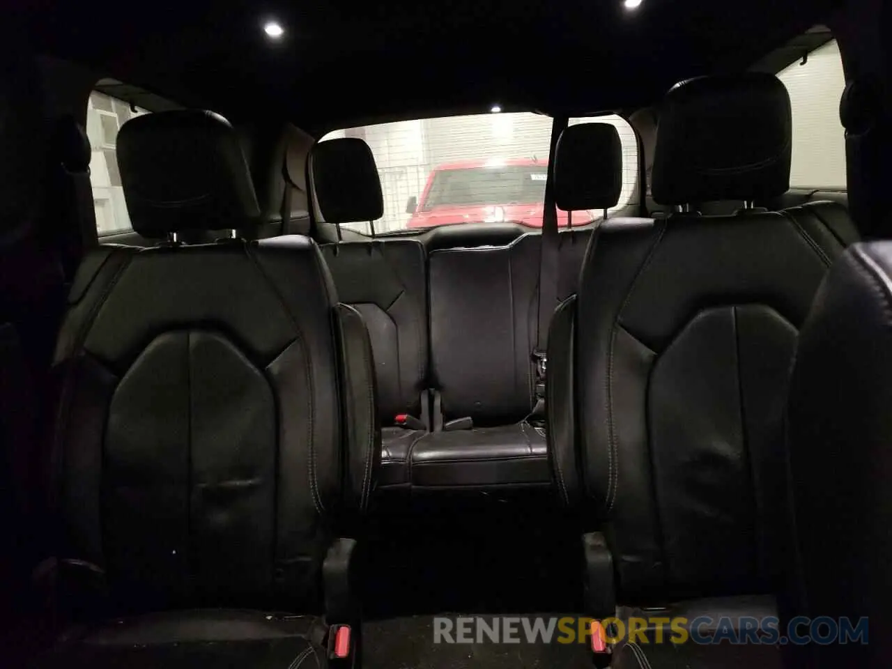 10 Photograph of a damaged car 2C4RC1BG5KR609236 CHRYSLER All Models 2019