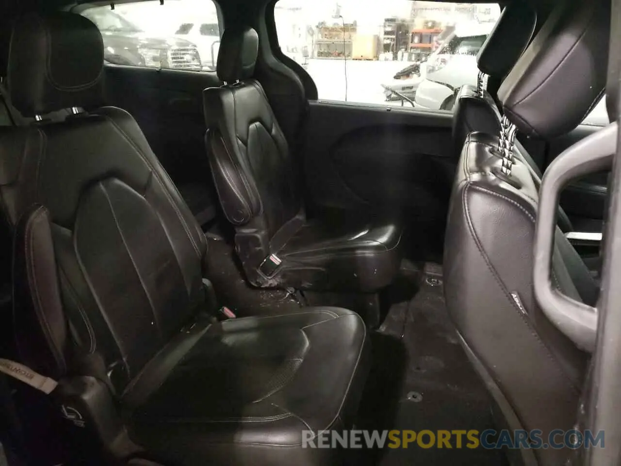 11 Photograph of a damaged car 2C4RC1BG5KR609236 CHRYSLER All Models 2019