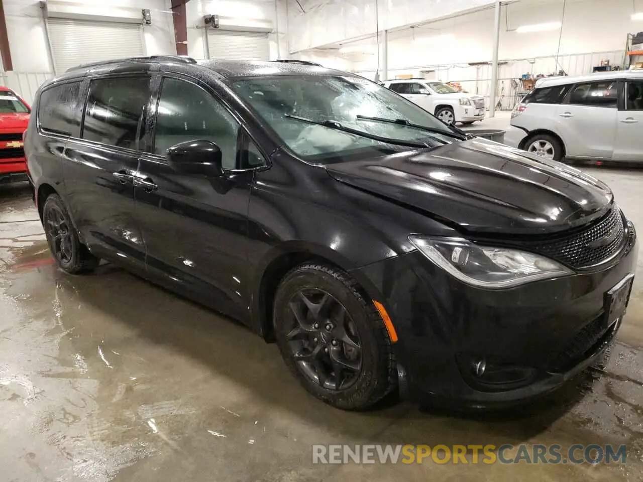 4 Photograph of a damaged car 2C4RC1BG5KR609236 CHRYSLER All Models 2019