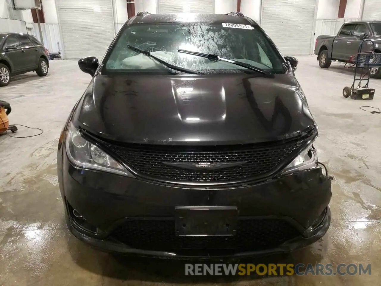 5 Photograph of a damaged car 2C4RC1BG5KR609236 CHRYSLER All Models 2019