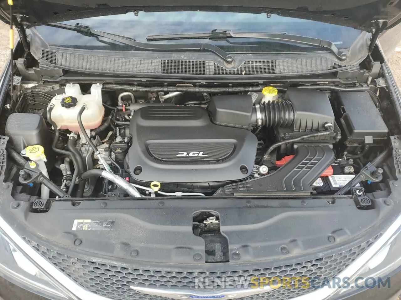 14 Photograph of a damaged car 2C4RC1EG6KR506175 CHRYSLER All Models 2019