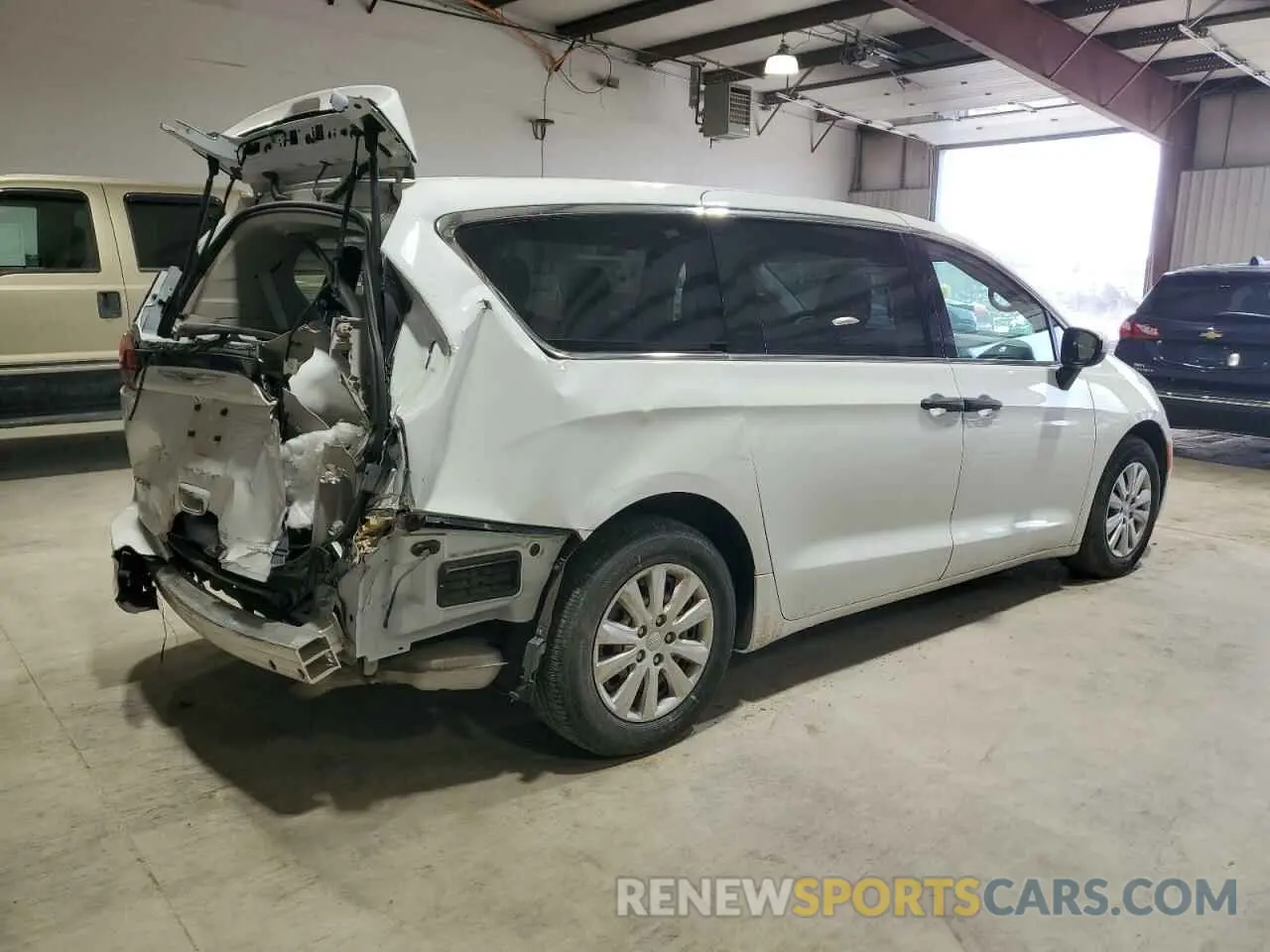 3 Photograph of a damaged car 2C4RC1AGXLR245463 CHRYSLER All Models 2020