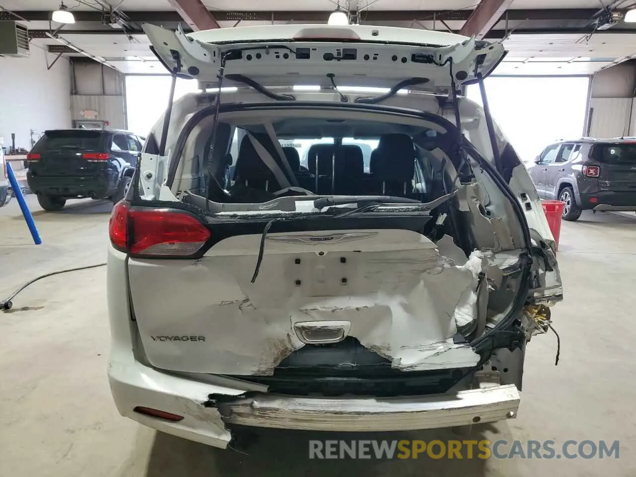 6 Photograph of a damaged car 2C4RC1AGXLR245463 CHRYSLER All Models 2020