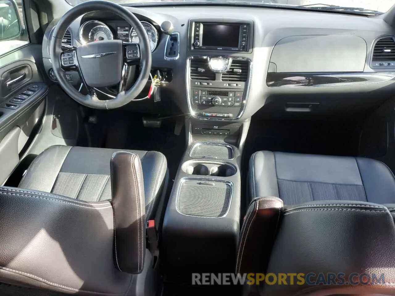 8 Photograph of a damaged car 2C4RC1HG0GR191165 CHRYSLER MINIVAN 2016