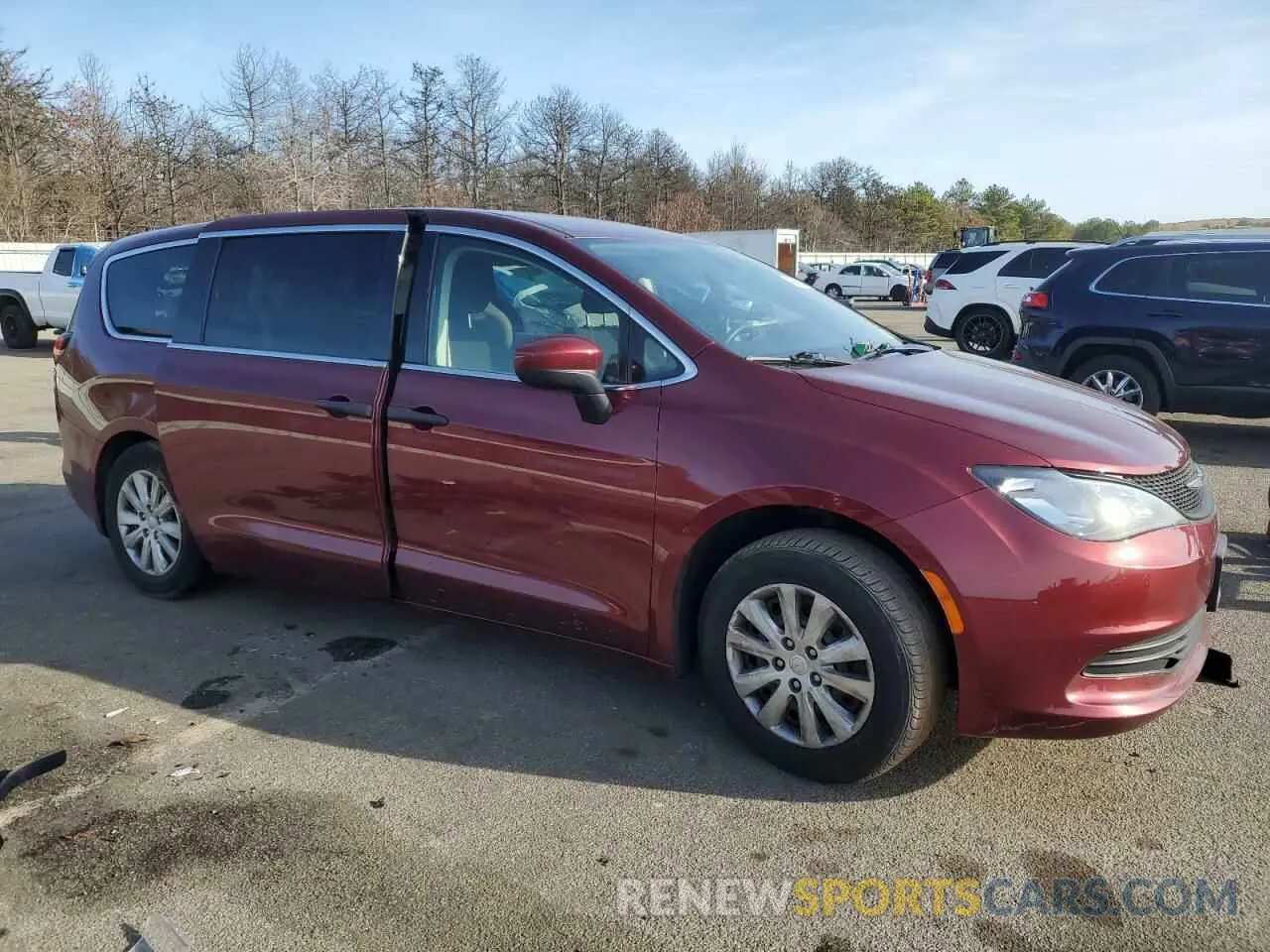 4 Photograph of a damaged car 2C4RC1AG0LR223942 CHRYSLER MINIVAN 2020