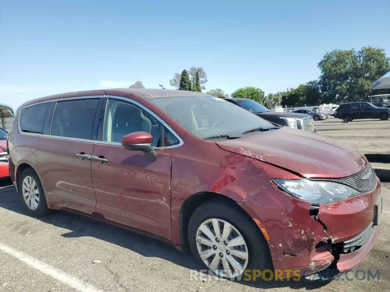 4 Photograph of a damaged car 2C4RC1AG6LR258694 CHRYSLER MINIVAN 2020