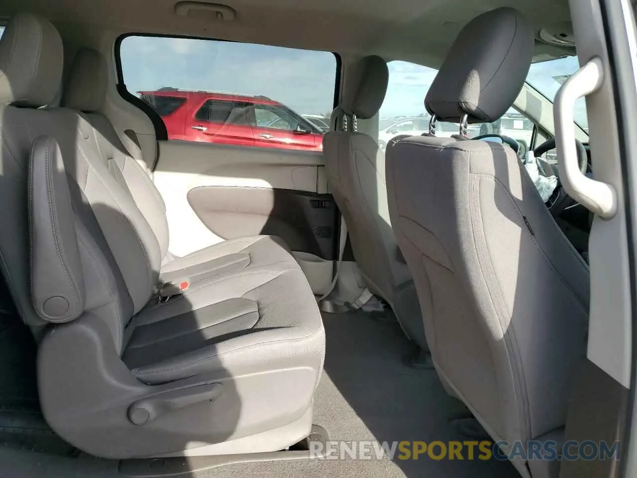 12 Photograph of a damaged car 2C4RC1AG7LR249213 CHRYSLER MINIVAN 2020