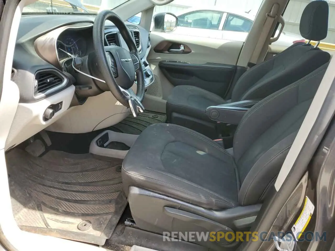 7 Photograph of a damaged car 2C4RC1AG8LR110885 CHRYSLER MINIVAN 2020