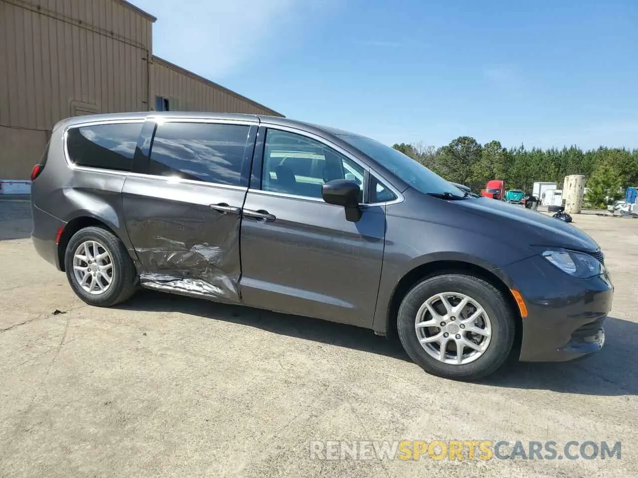 4 Photograph of a damaged car 2C4RC1CG5LR223934 CHRYSLER MINIVAN 2020