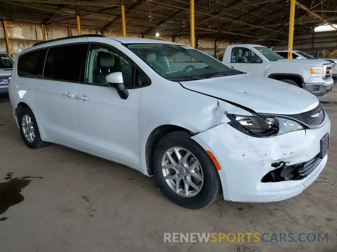 4 Photograph of a damaged car 2C4RC1DG0LR265538 CHRYSLER MINIVAN 2020
