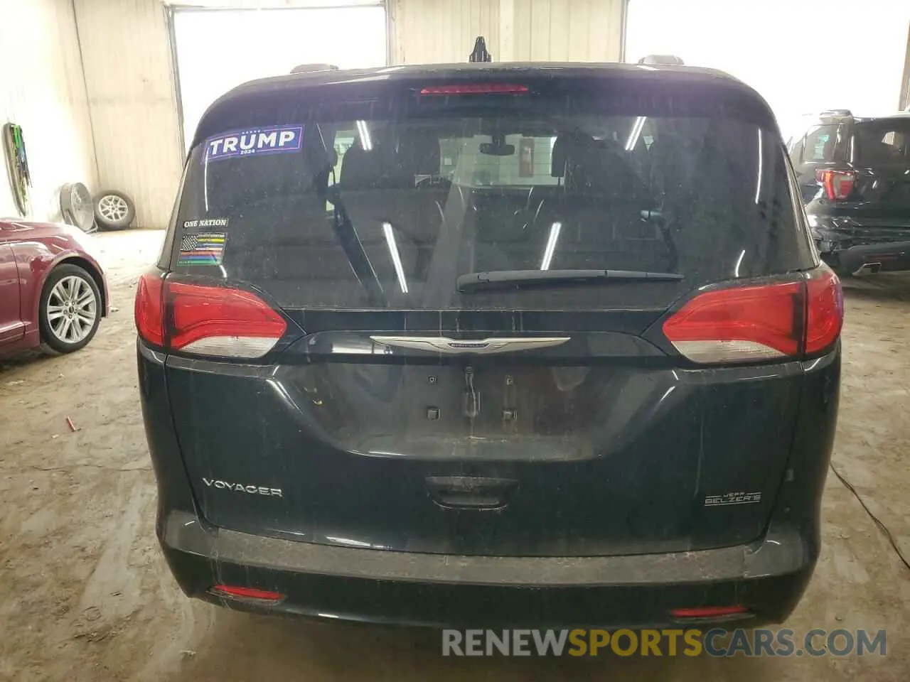 6 Photograph of a damaged car 2C4RC1DG1LR262227 CHRYSLER MINIVAN 2020