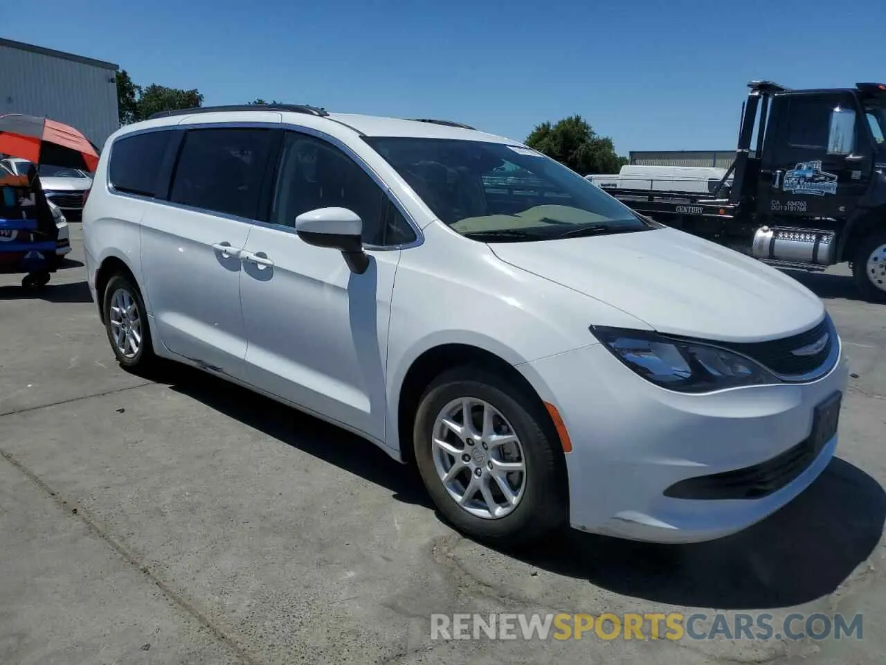 4 Photograph of a damaged car 2C4RC1DG5LR261274 CHRYSLER MINIVAN 2020