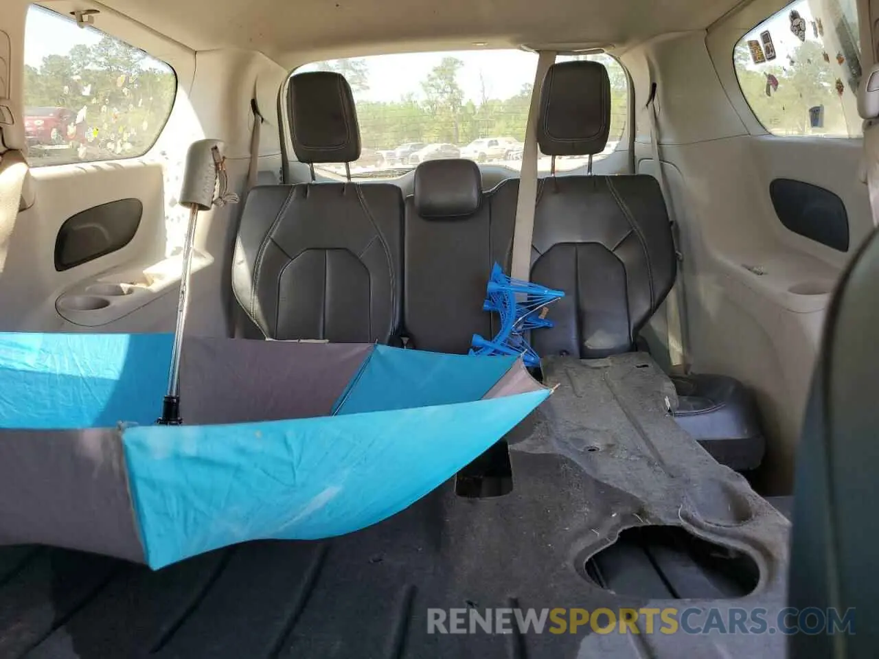 10 Photograph of a damaged car 2C4RC1DG8LR156664 CHRYSLER MINIVAN 2020