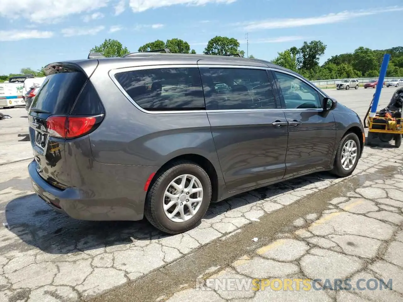 3 Photograph of a damaged car 2C4RC1DG9LR157824 CHRYSLER MINIVAN 2020