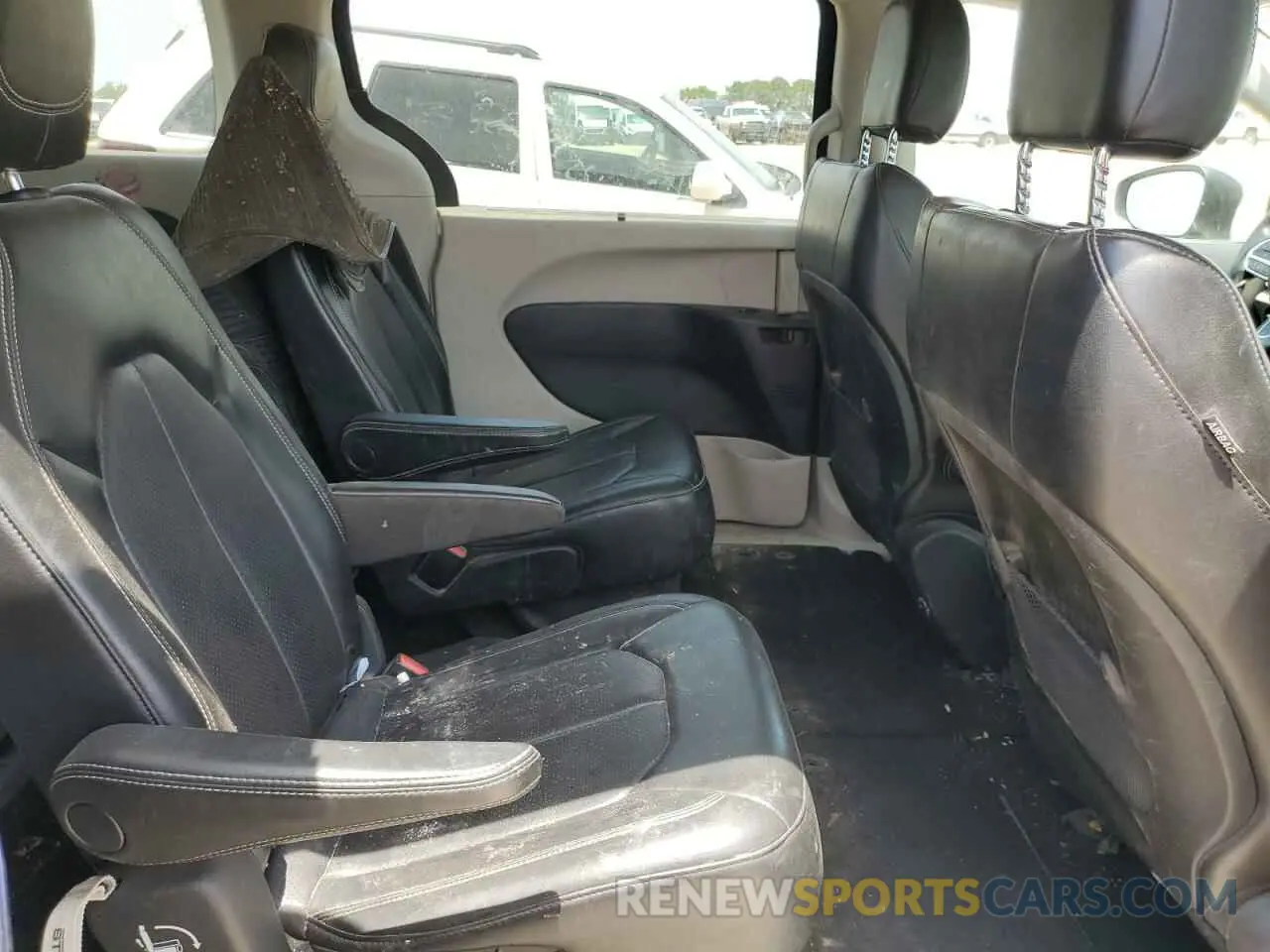 11 Photograph of a damaged car 2C4RC1DGXLR164104 CHRYSLER MINIVAN 2020