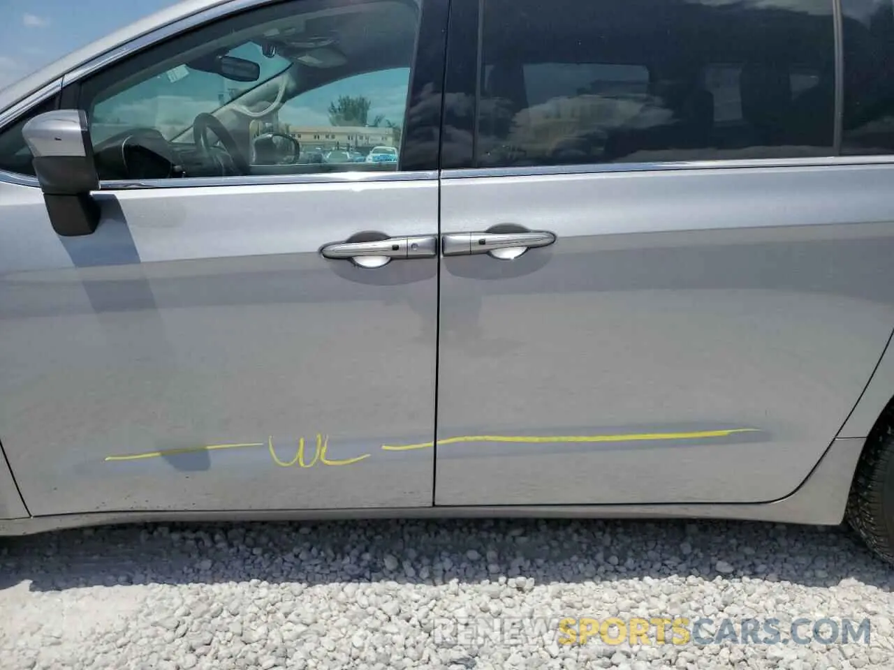 13 Photograph of a damaged car 2C4RC1DG1MR530534 CHRYSLER MINIVAN 2021