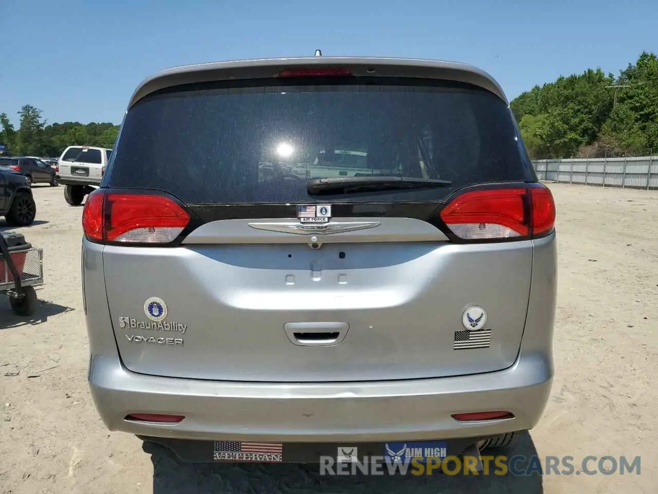 6 Photograph of a damaged car 2C4RC1DG6MR530576 CHRYSLER MINIVAN 2021