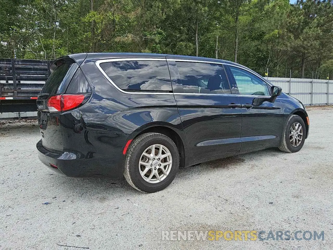 3 Photograph of a damaged car 2C4RC1CG2NR153022 CHRYSLER MINIVAN 2022