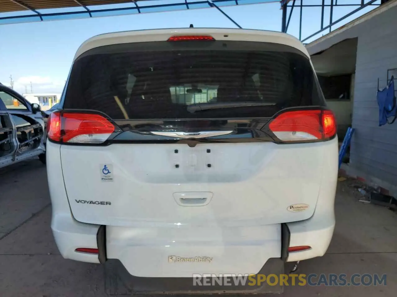 6 Photograph of a damaged car 2C4RC1CG6NR212220 CHRYSLER MINIVAN 2022