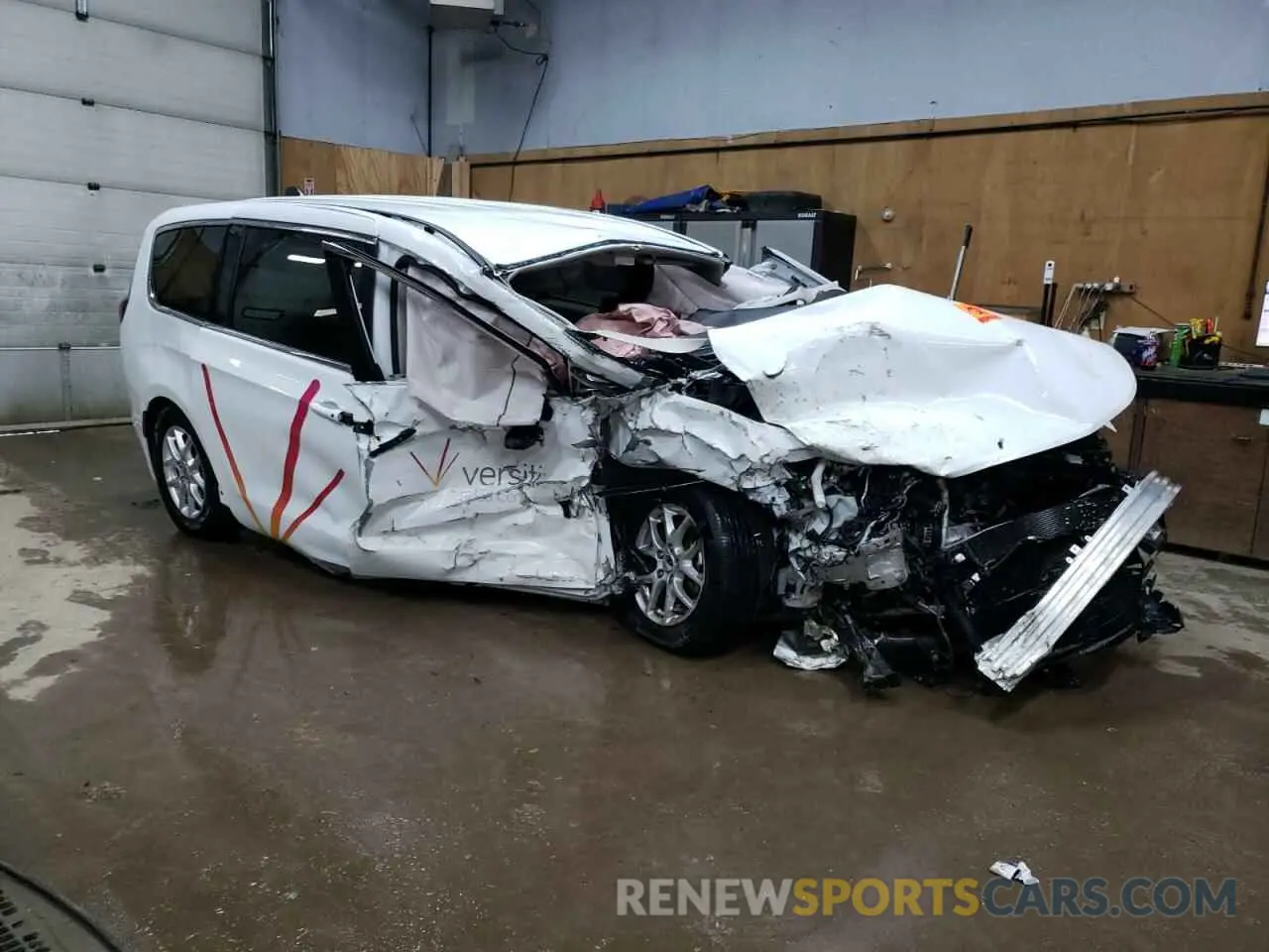 4 Photograph of a damaged car 2C4RC1CG7NR104172 CHRYSLER MINIVAN 2022