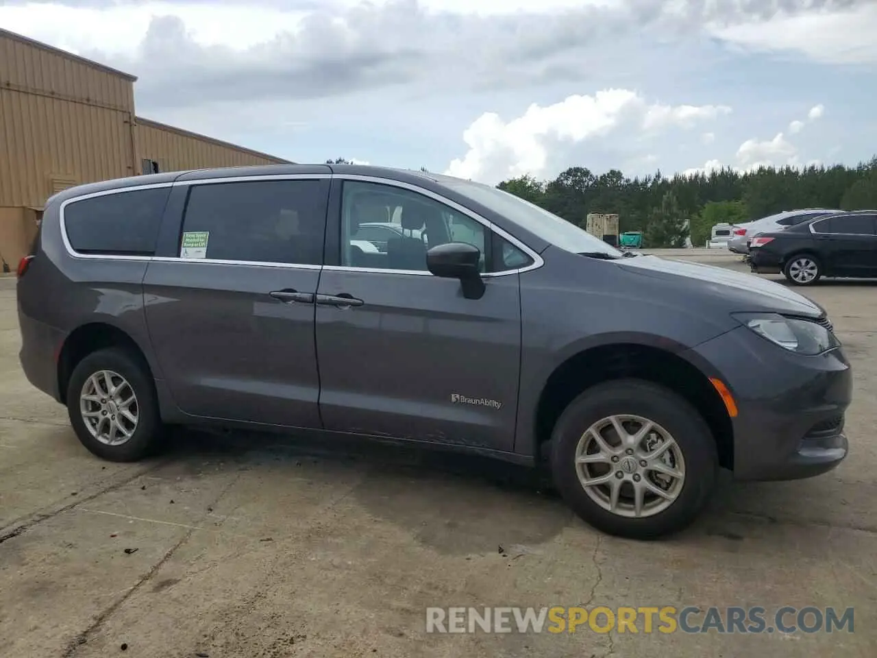 4 Photograph of a damaged car 2C4RC1CG9NR209294 CHRYSLER MINIVAN 2022