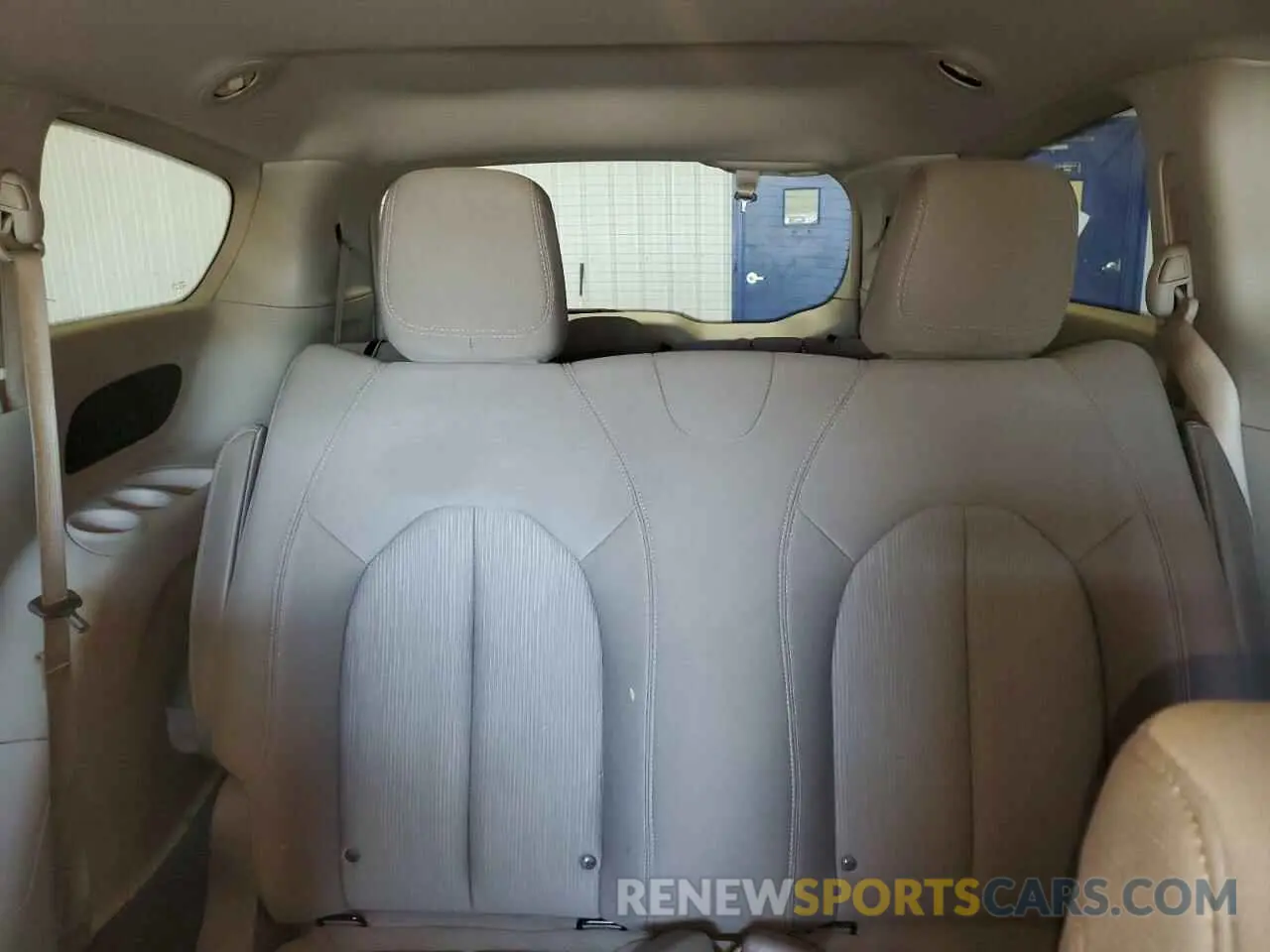 10 Photograph of a damaged car 2C4RC1AG0KR675386 CHRYSLER PACIFICA 2019