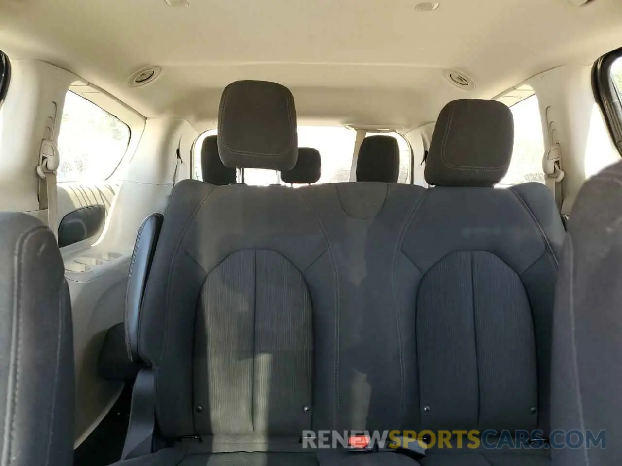 10 Photograph of a damaged car 2C4RC1AG4KR532702 CHRYSLER PACIFICA 2019